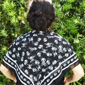Black and White Skull Print Scarf New Without Tags